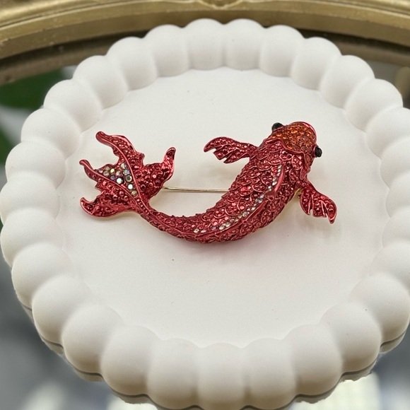 Betsey Johnson Elegant Red Fish Brooch - Picture 10 of 12